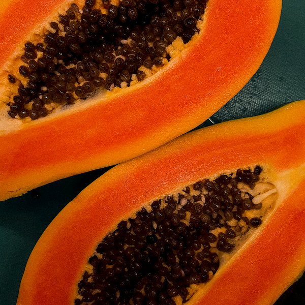 Enzyme Complex:
Papaya (Papain) & Citrus Extracts — natural softening agents that dissolve dead skin layers without skin peeling